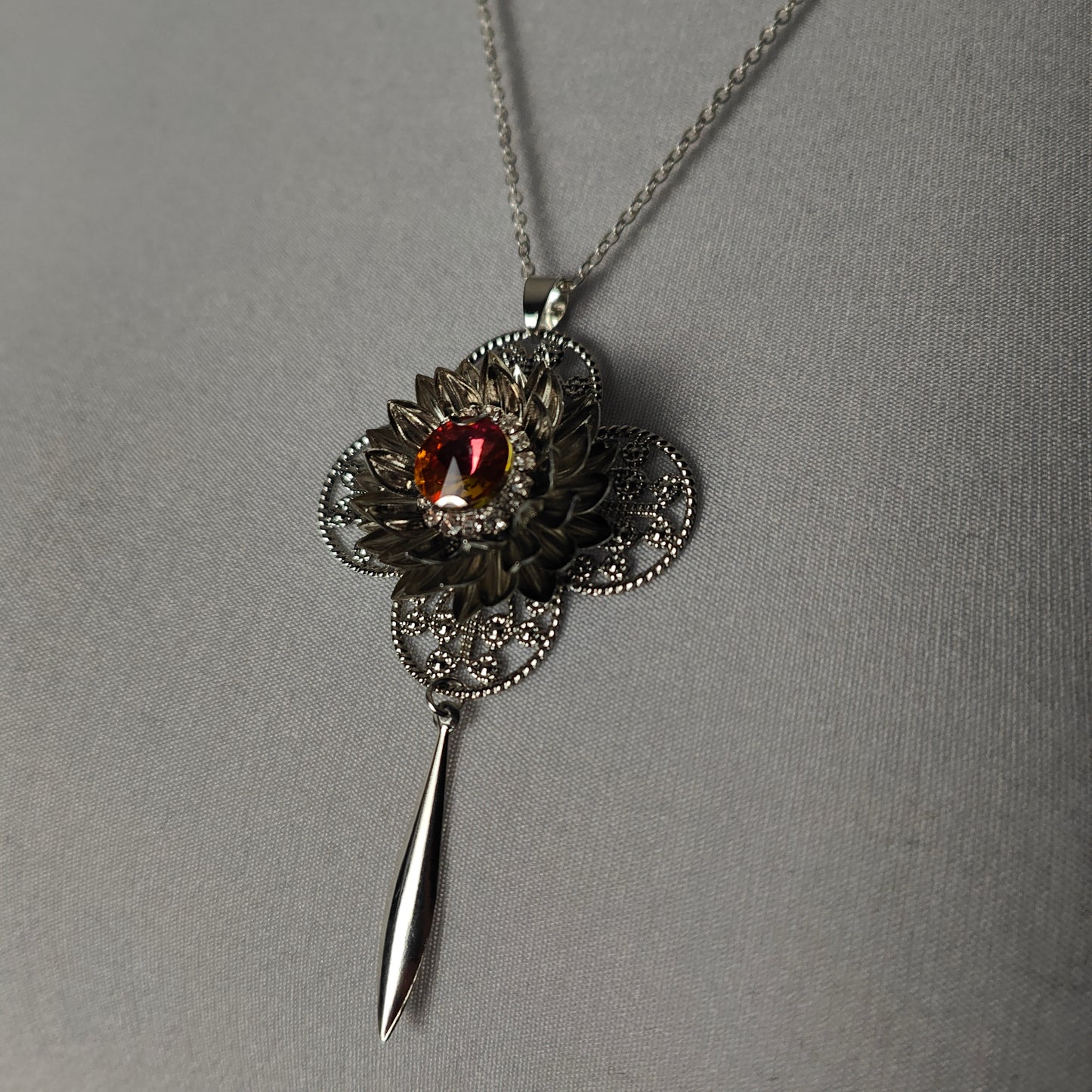 Halsketten mit Anhänger "Blume"