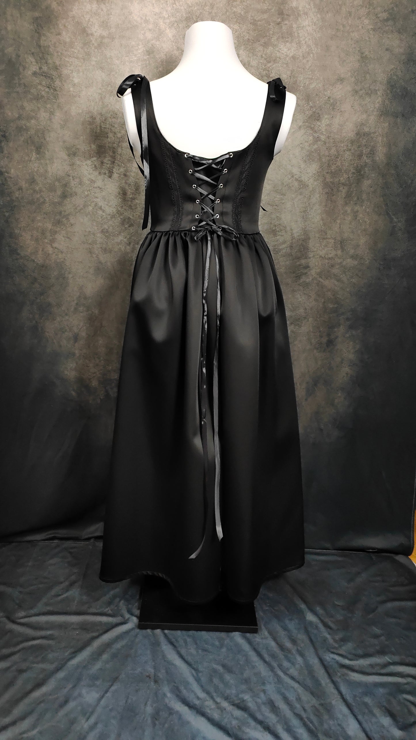 "The Raven" Überkleid (S/S 2025) Unikat Gr. 48