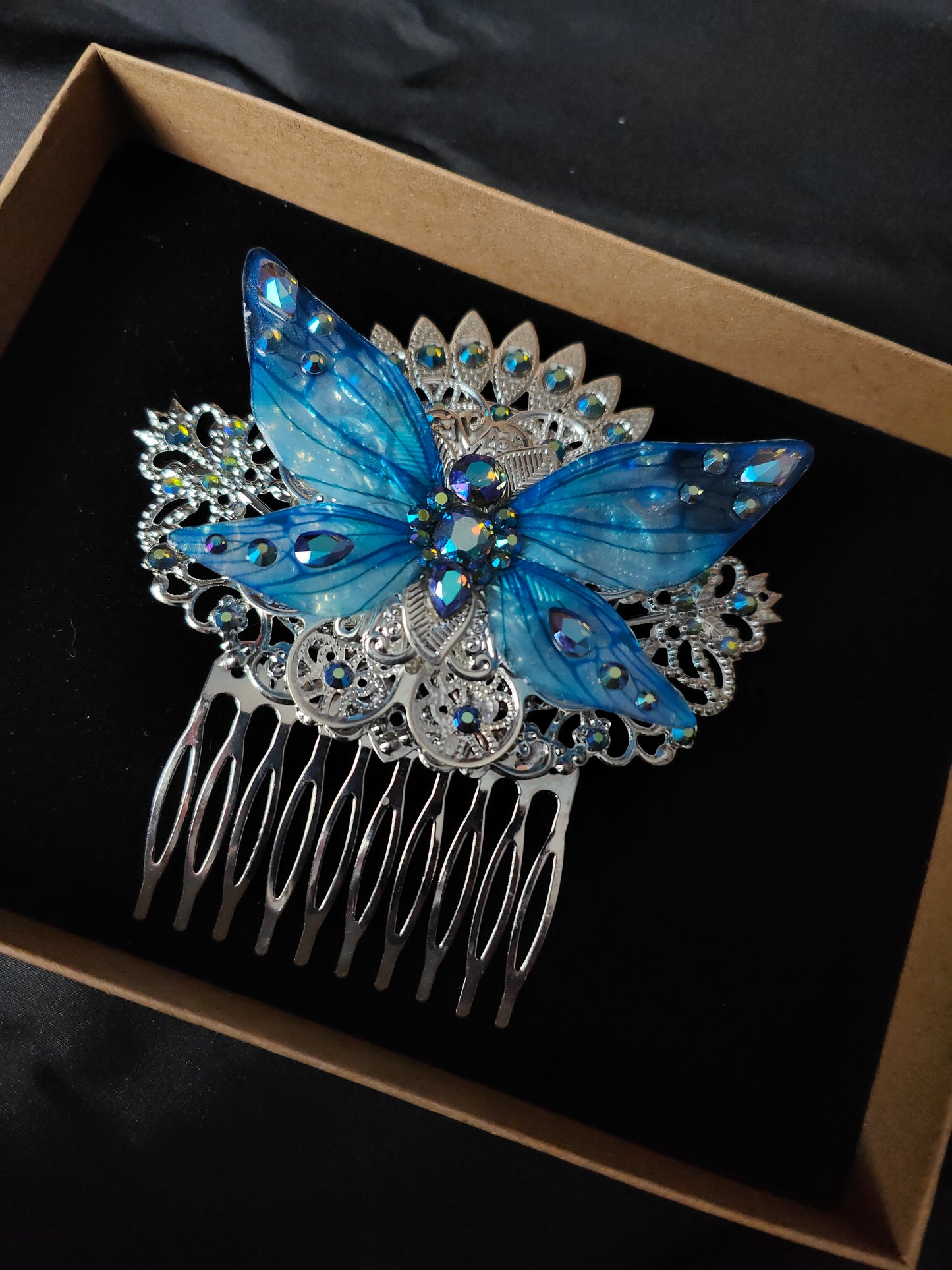 Dekorativer Haarkamm "Fairy Wings"  in Blau